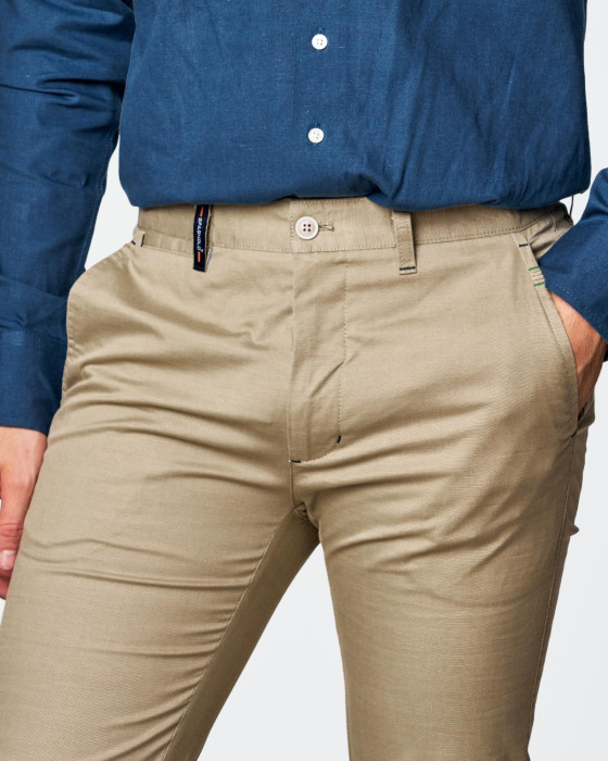 Pantalón chino de hombre ojo de perdiz slim camel 4