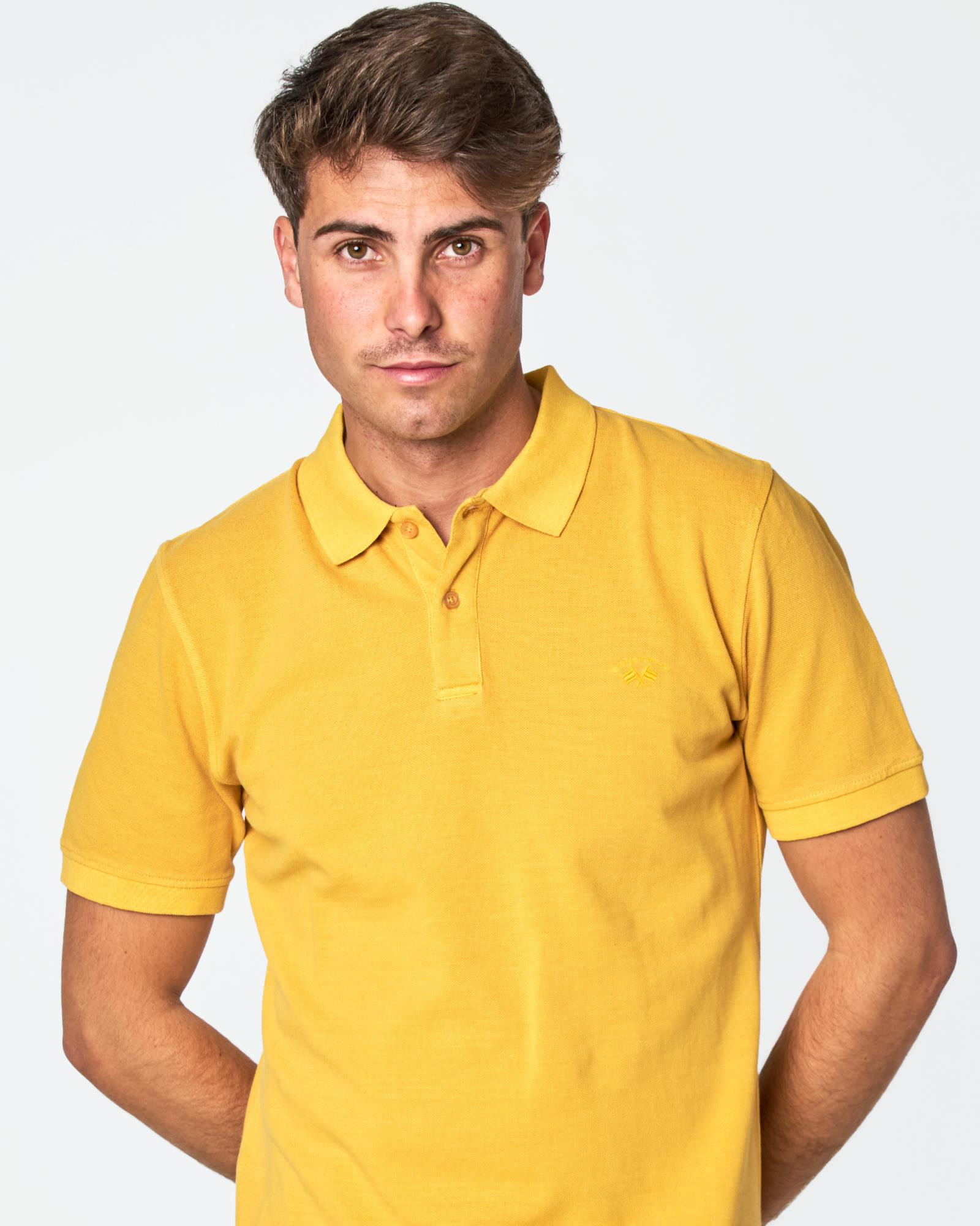 Polo amarilla hombre discount