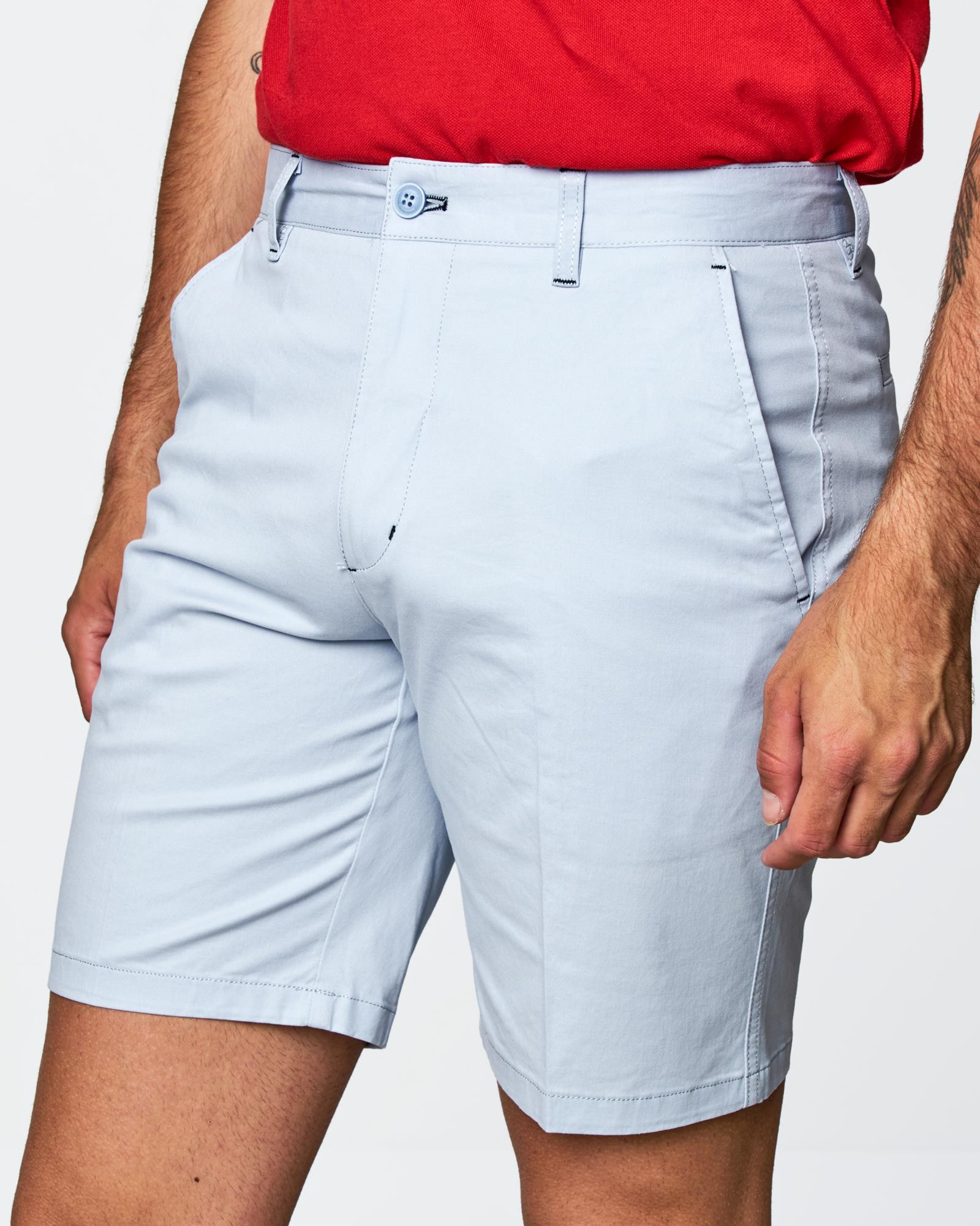 BERMUDA DE HOMBRE GABARDINA CHINO CELESTE Color 000062 REF. 000062 Talla 38