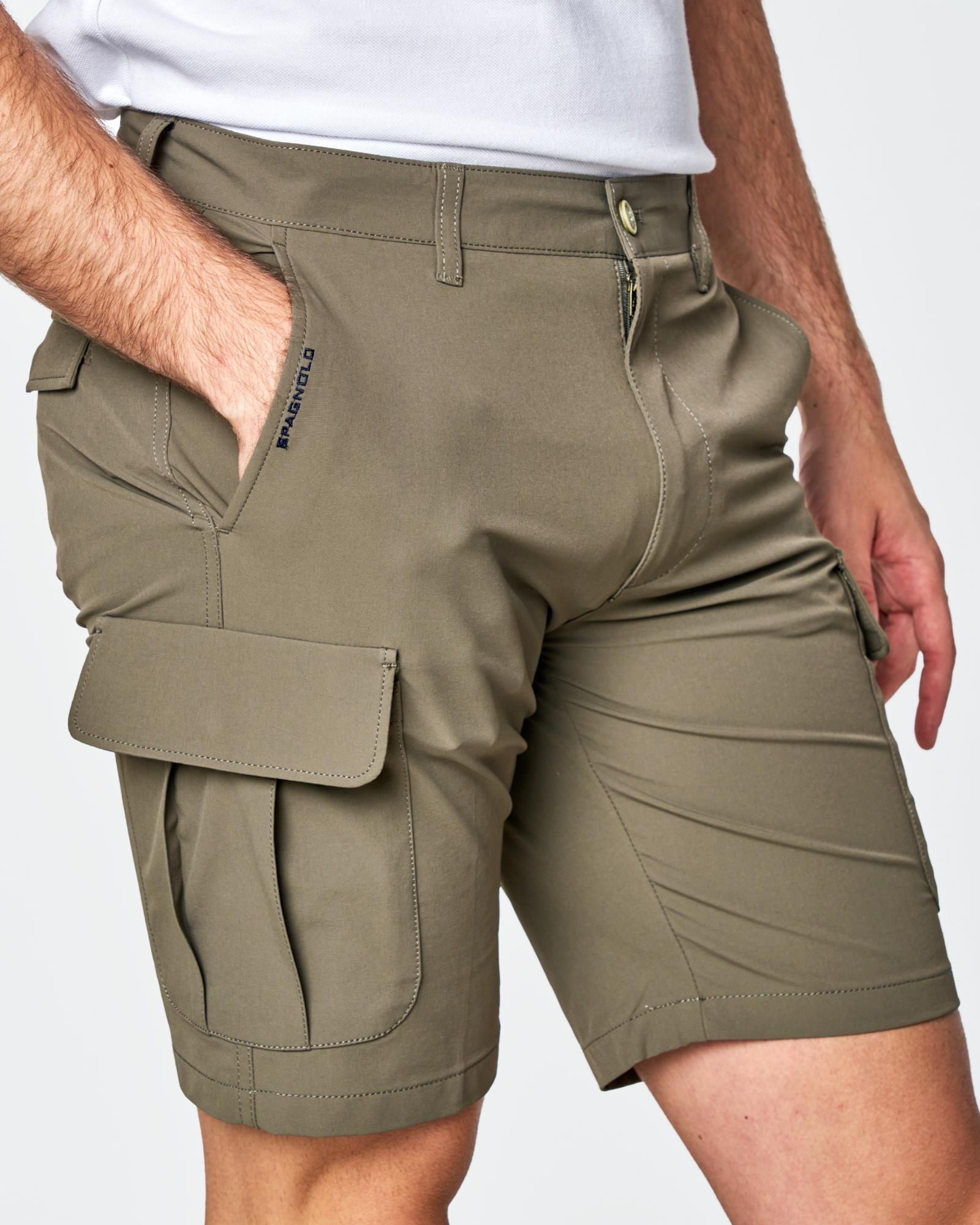 BERMUDA CARGO DE HOMBRE PLANA VERDE OLIVA Color 000077 REF. 000077 Talla 38