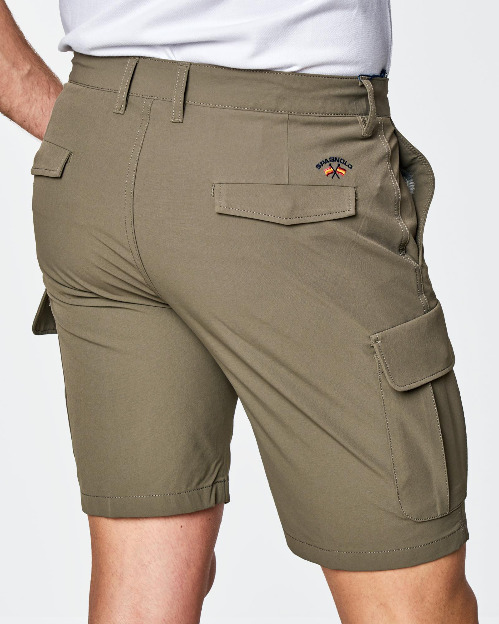 BERMUDA CARGO DE HOMBRE PLANA VERDE OLIVA Color 000077 REF. 000077 Talla 38